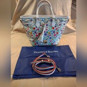 Dooney & Bourke Shopper Floral Print. NWT